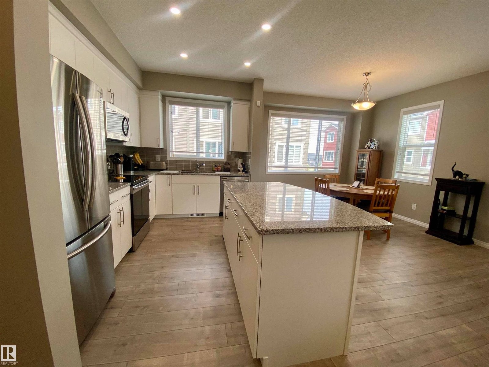 imgi_28_225263130-12